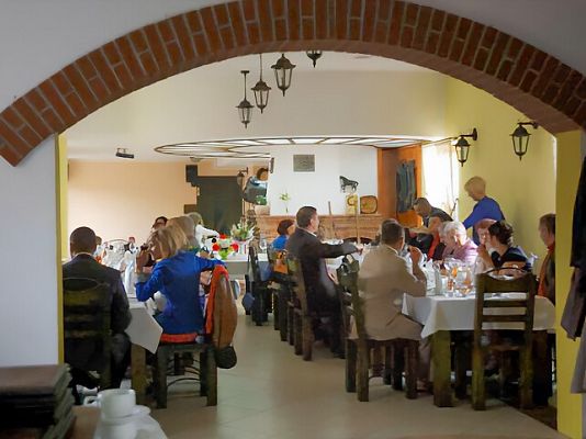 Grafika Wnętrze – widok na stoliki